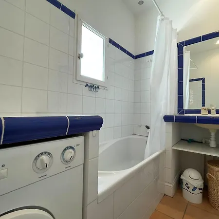 75m Near The With Garden And Terrace * La Flotte