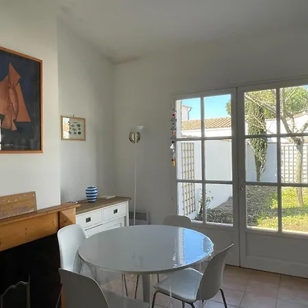 75m Near The With Garden And Terrace * La Flotte
